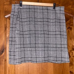 black and white mini skirt